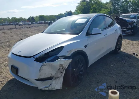 2022 Tesla Model Y Performance Dual Motor All-Wheel Drive z USA, uszkodzony, nr VIN 7SAYGDEF9NF542745